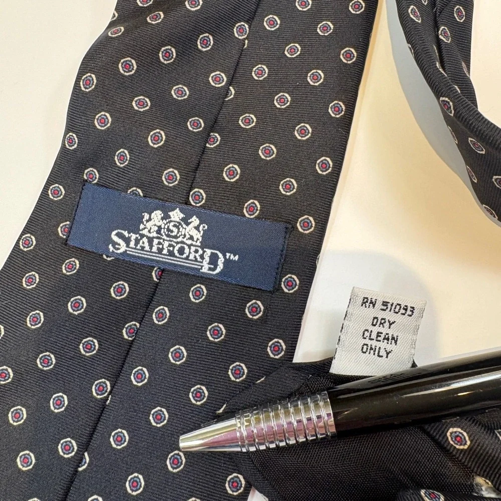 Stafford Executive Men's Silk Tie Black Red White Pin Dot‎ Geometric pattern